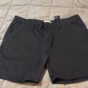 H&M Women’s Black Flat-Front Chino Shorts
